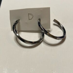 *BOGO FREE* Silver hoop earrings. Subtle twist